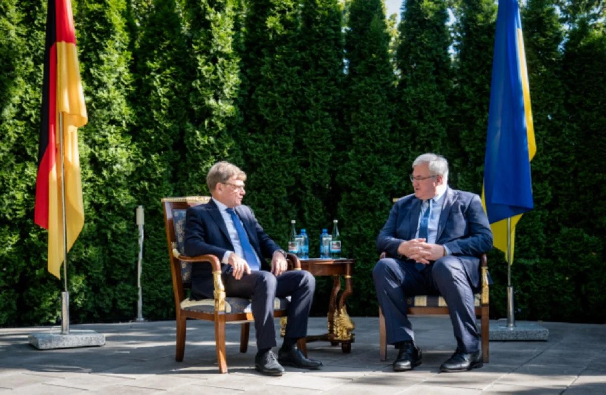 Сибіга під час спільного брифінгу з Вадефулем у Києві