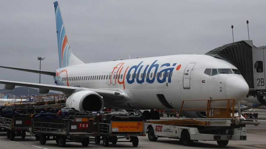 Літак Flydubai на злітній смузі